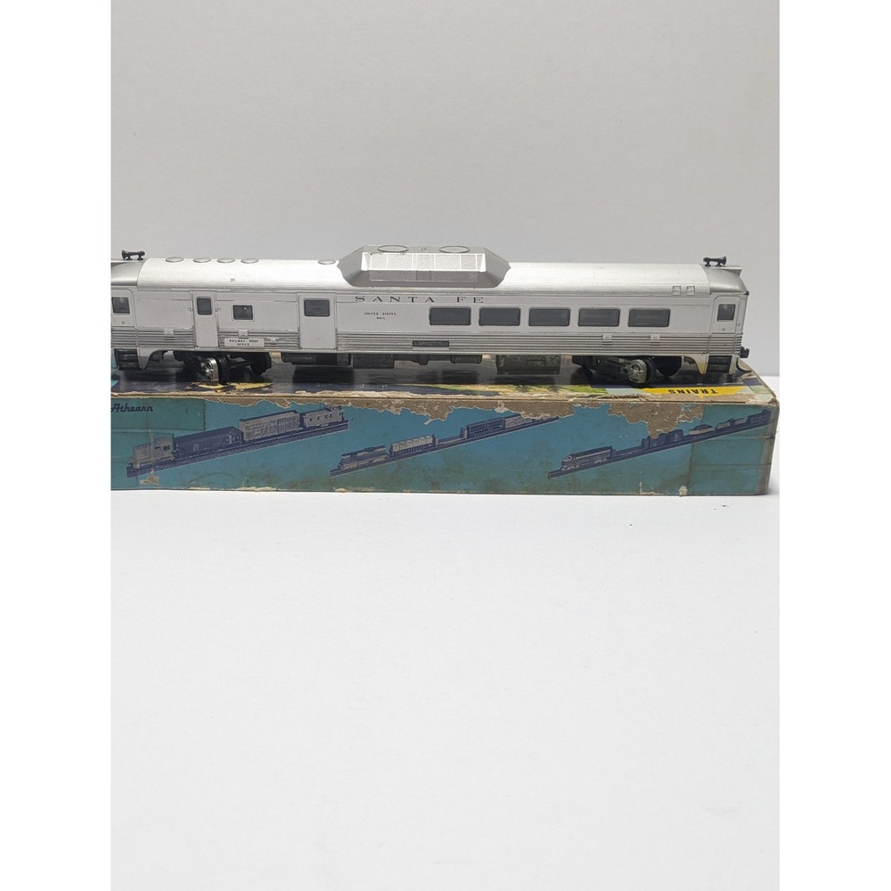 Athearn Vintage HO Santa Fe RDC-3 Powered US Mail RPO Budd Railcar